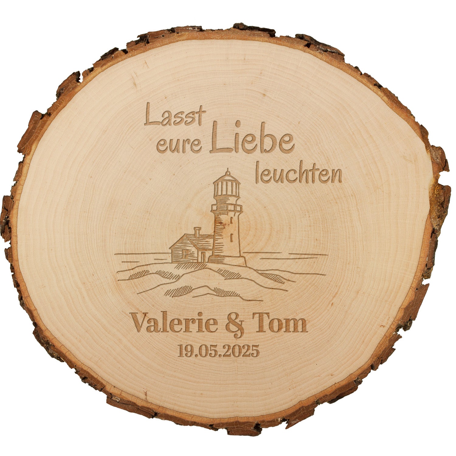 Gravierte Baumscheibe mit Leuchtturm – personalisiertes Hochzeitsgeschenk