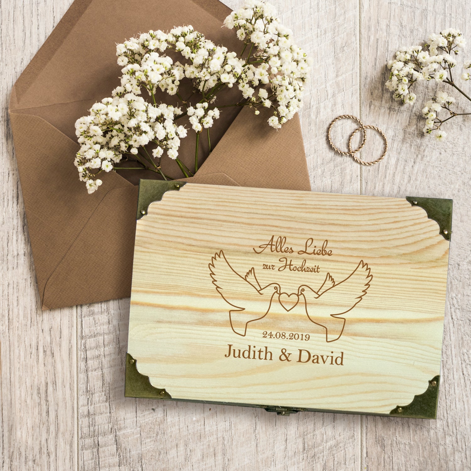 Schatztruhe zur Hochzeit mit Gravur Hochzeitstauben