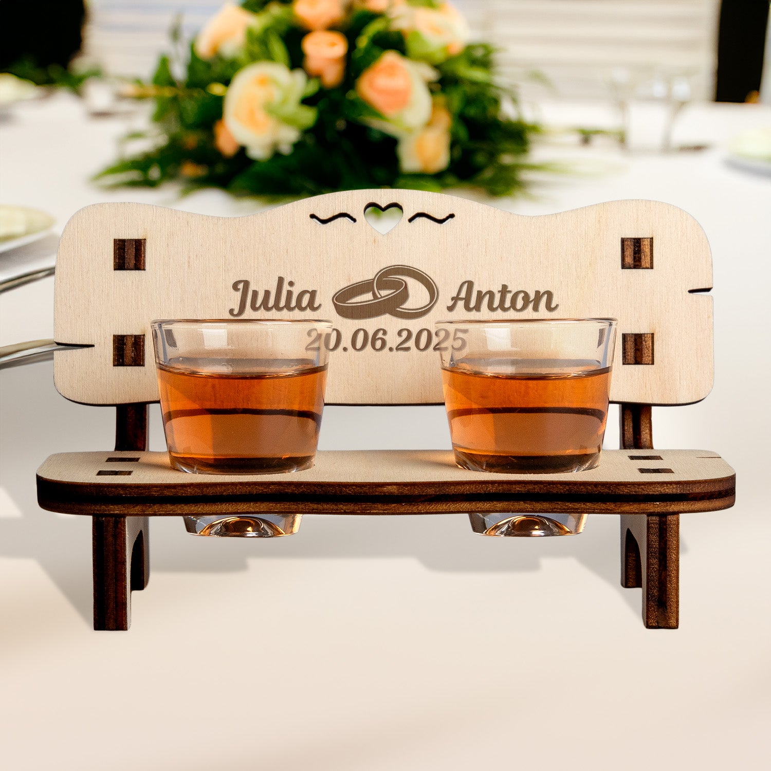 Personalisiertes Hochzeitsgeschenk - Schnapsbank mit Gravur Ringe